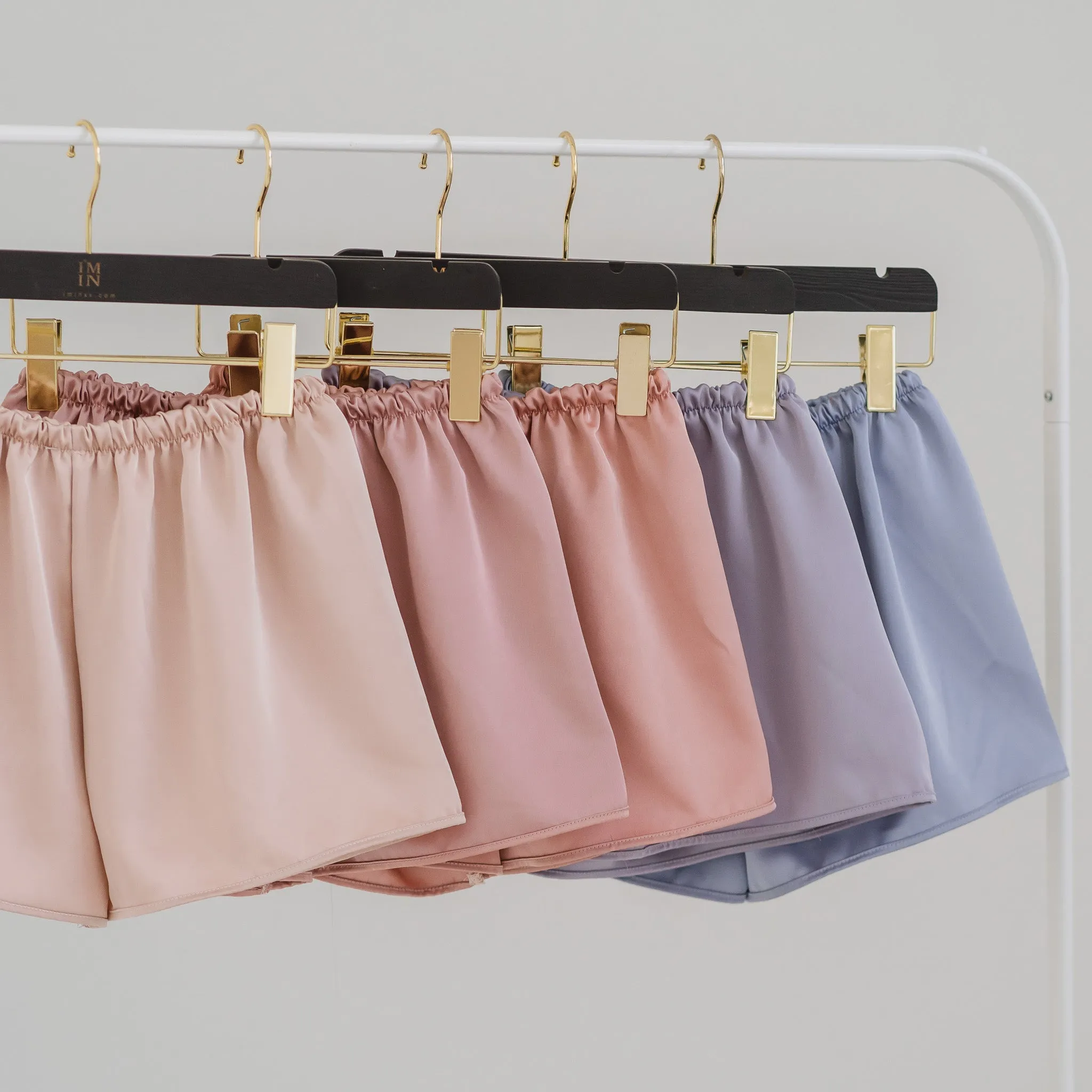 Luxurious Cooling Crease-less Satin Shorts in Lush Meadow