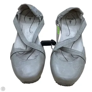 Shoes Flats By Clothes Mentor In Grey, Size: 8